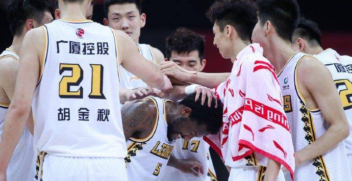 广厦vs明德完整视频直播，一场校园篮球赛，凭什么让我熬到半夜？